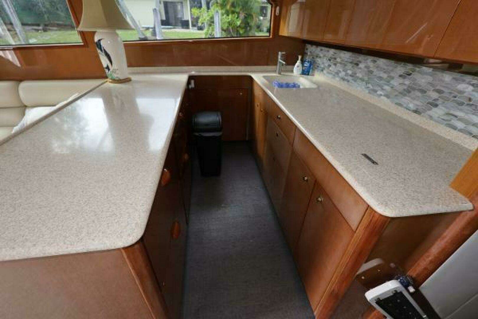 2005 Viking 52 Convertible - Image 19