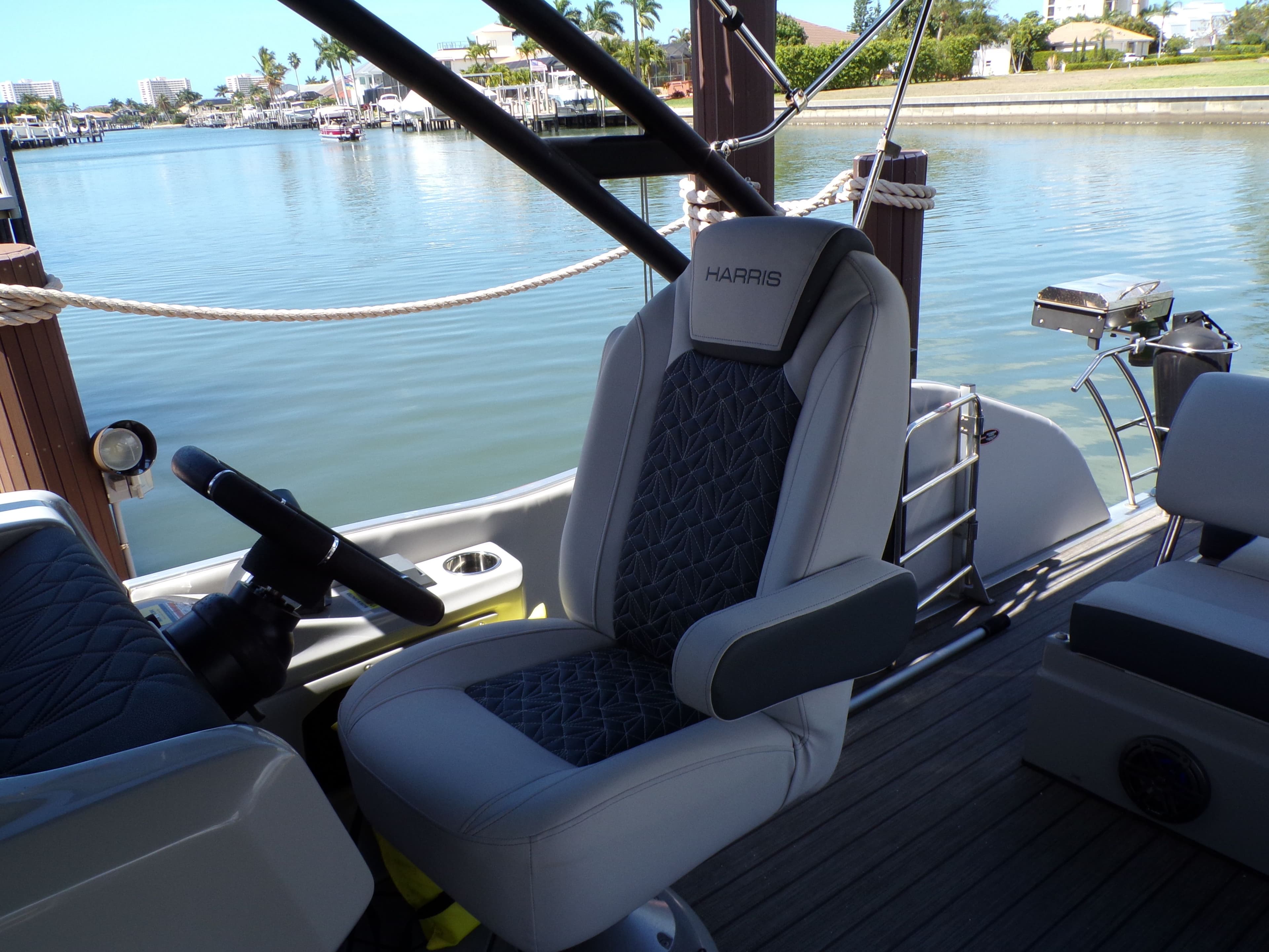 Harris GRAND MARINER 23 boat seat with water view, year 2022.