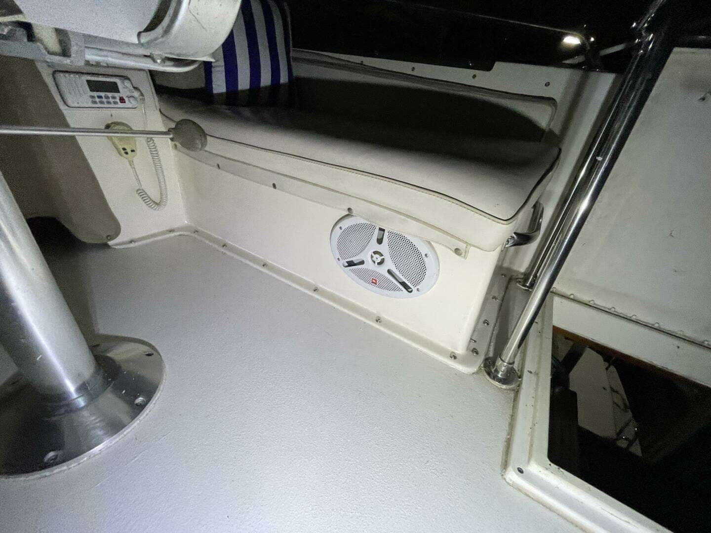 1986 Egg Harbor 40 Motor Yacht - Image 7