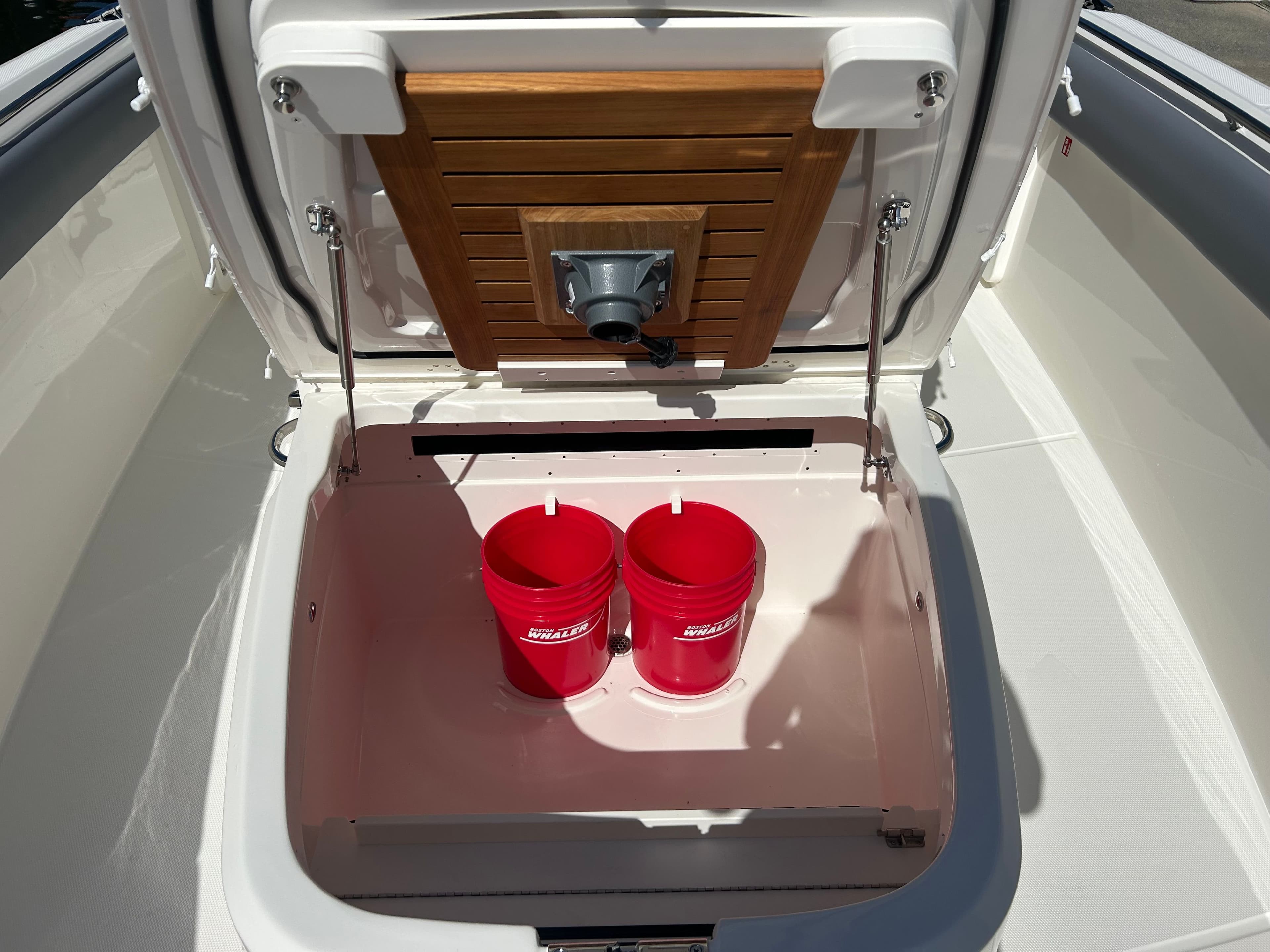 2026 Boston Whaler 330 Outrage - 37