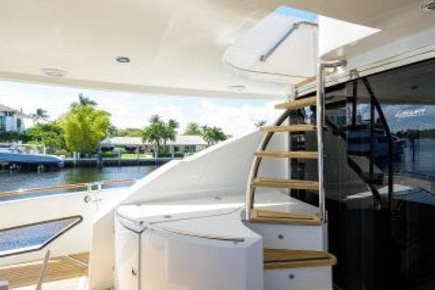 2012 Lazzara LSX 95 Flybridge - 70