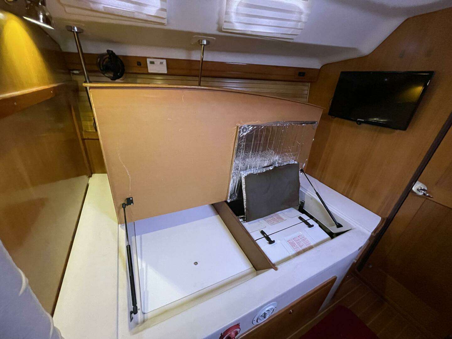 2005 Catalina 470 - Image 26