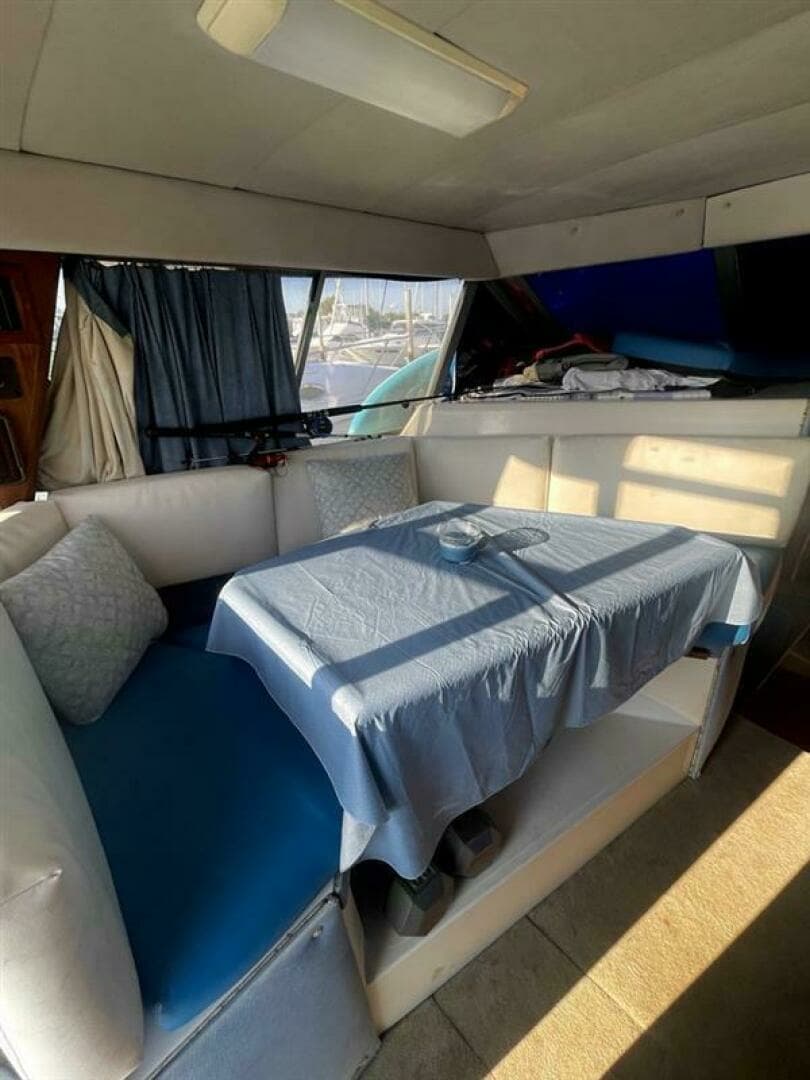 1987 Bayliner 3460 - Image 5