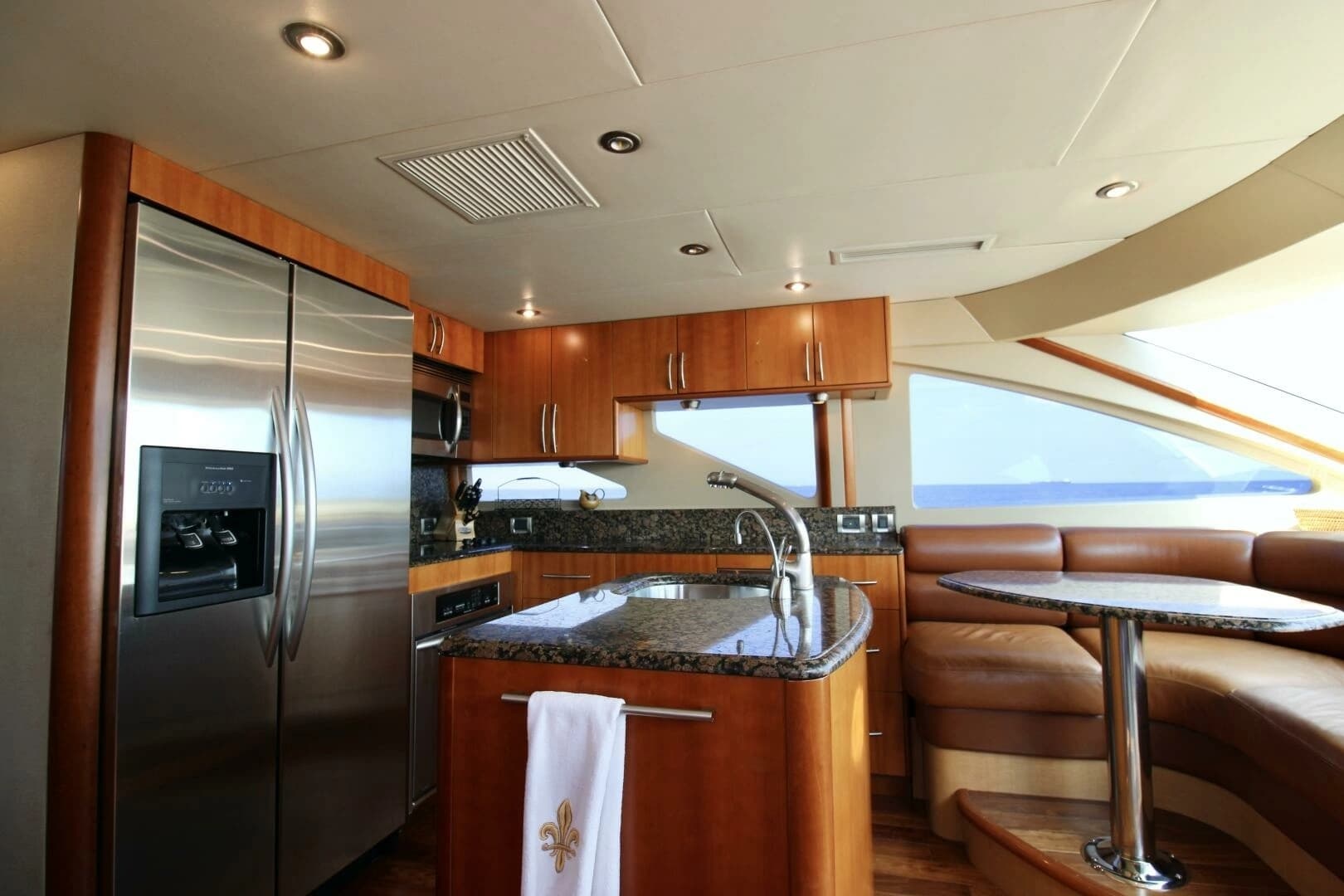 2007 Lazzara Yachts 74 Motor Yacht - Image 21
