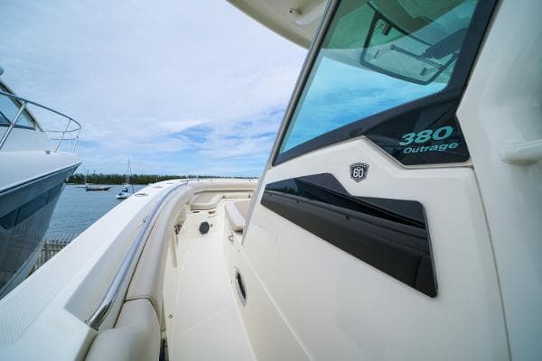 2018 Boston Whaler 380 Outrage - 34