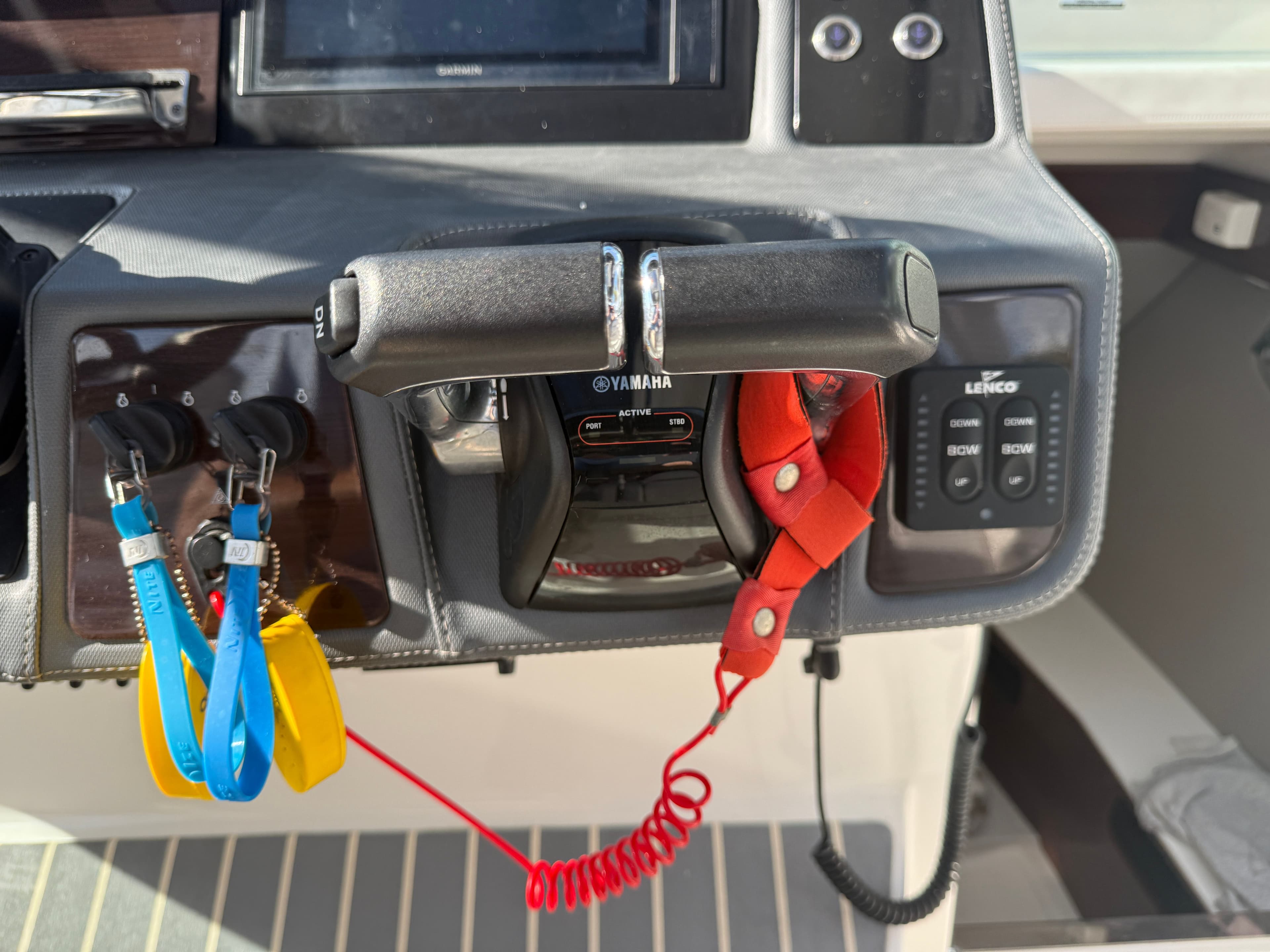2019 CHAPARRAL 300 OSX - Image 12