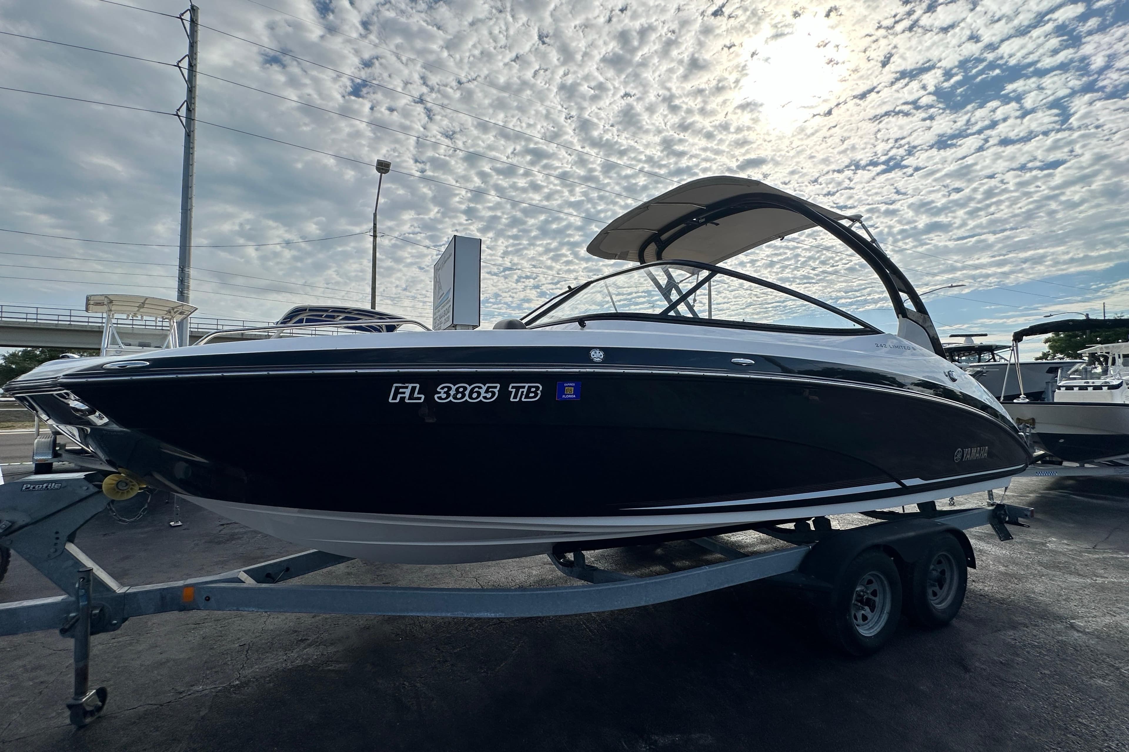 2017 Yamaha Boats 242 Limited S
