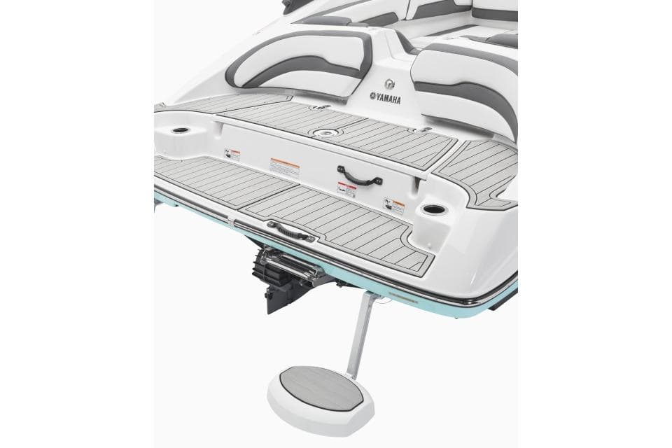 Manufacturer Provided Image: 2026 Yamaha Boats AR195 swim platform with seating and sleek design.