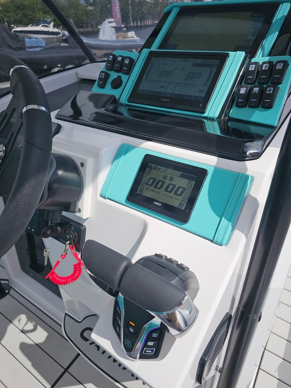 Control panel of the 2025 Ranieri CAYMAN 27.0 SPORT TOURING boat.