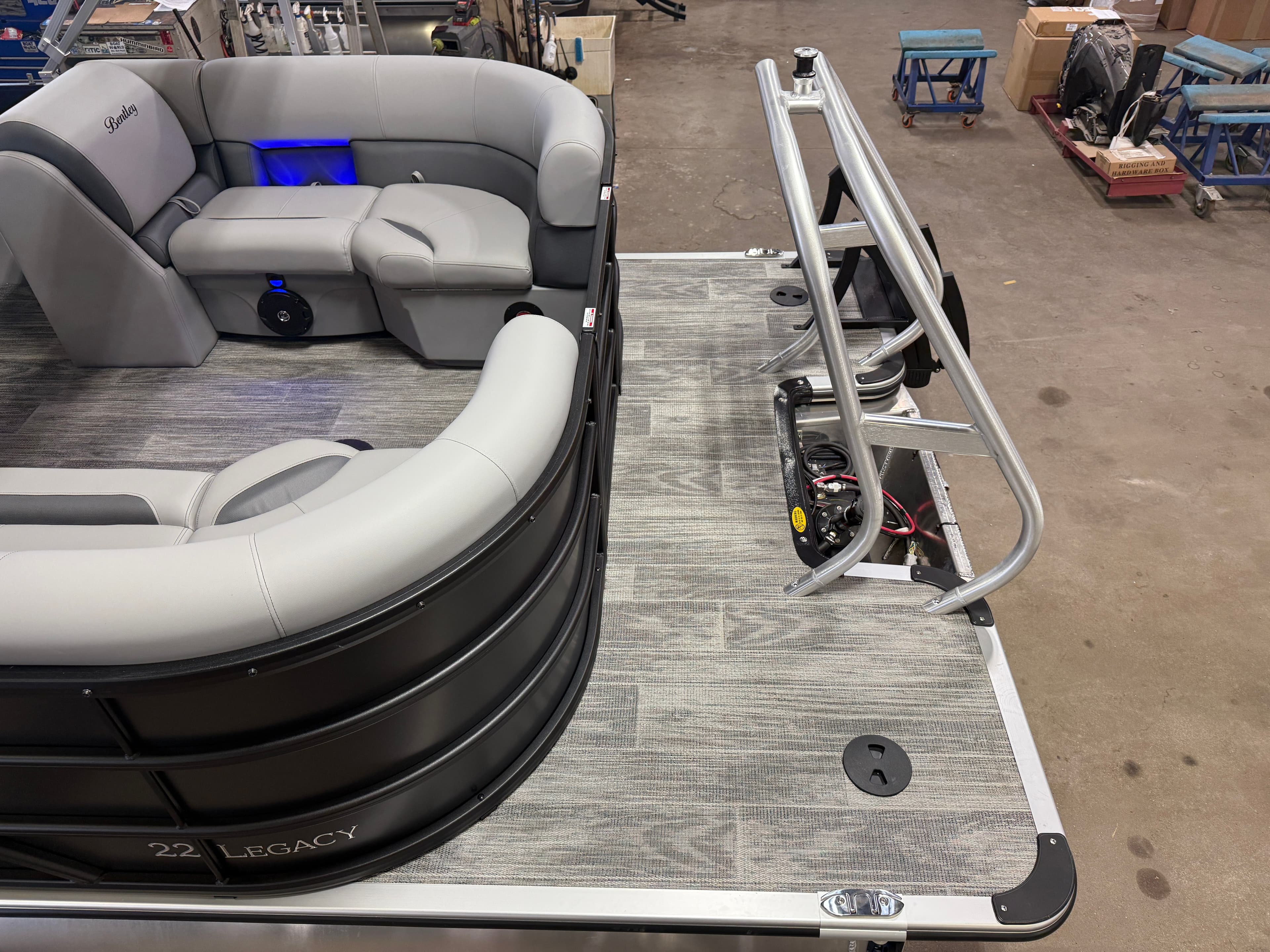 2026 Bentley Pontoons Legacy 220 Navigator DL Quad Lounge - 5