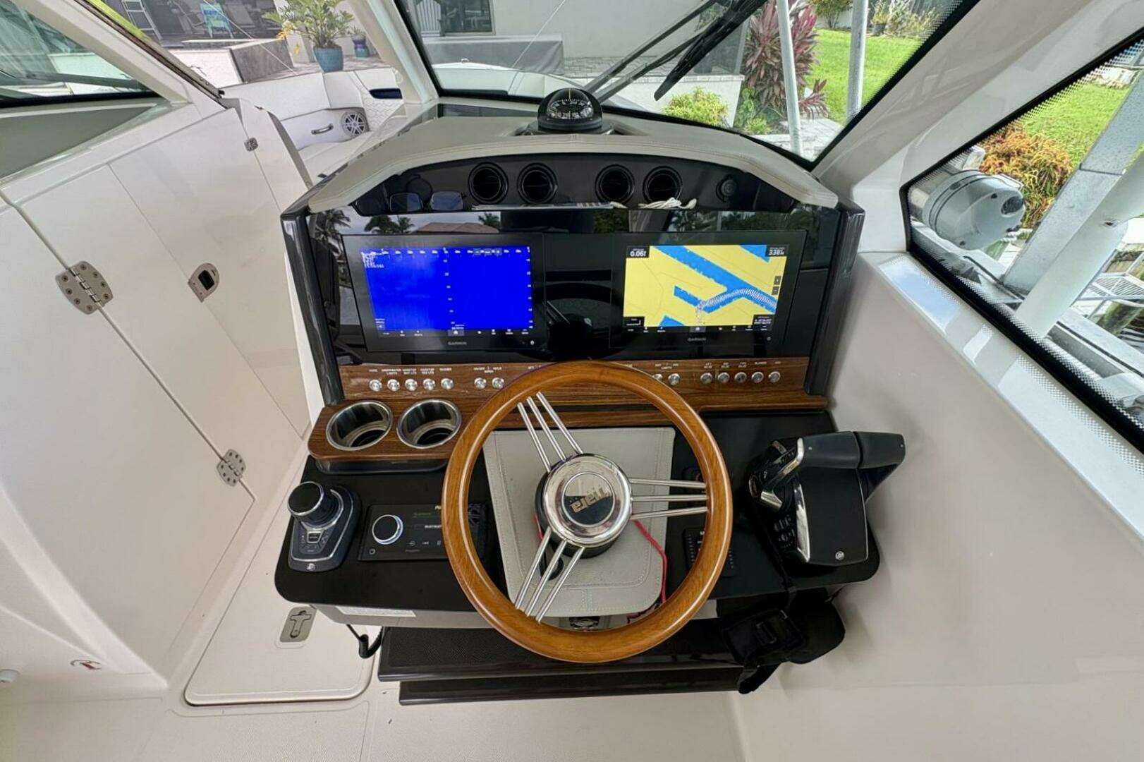 2024 Tiara Sport 34 LX - Image 16
