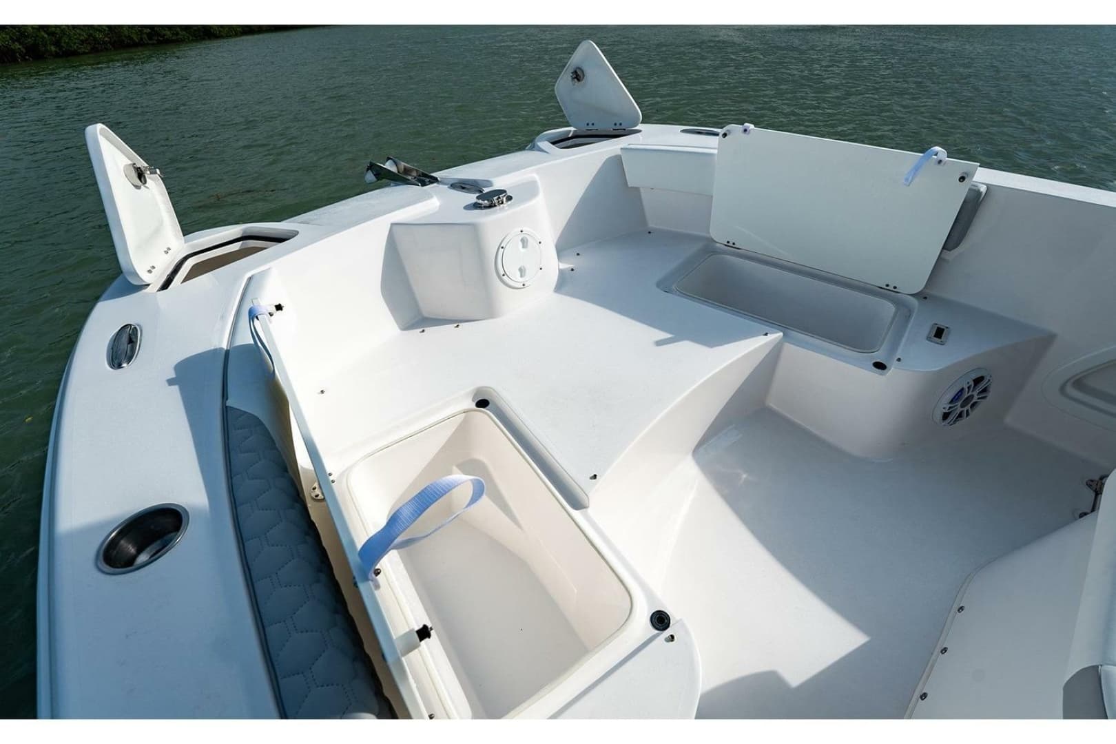 2026 Twin Vee 240 STX CC - Image 6