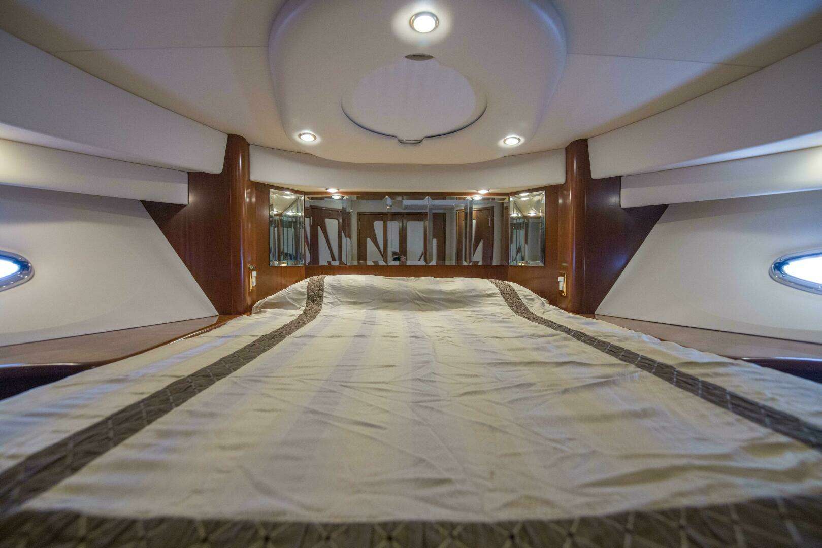 2009 Silverton 52 Ovation - Image 65