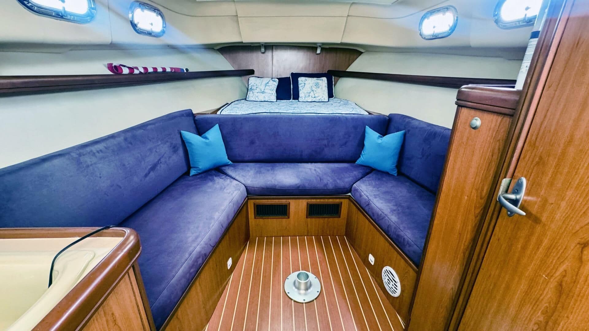 2007 Mainship Pilot 30-11 - Image 17