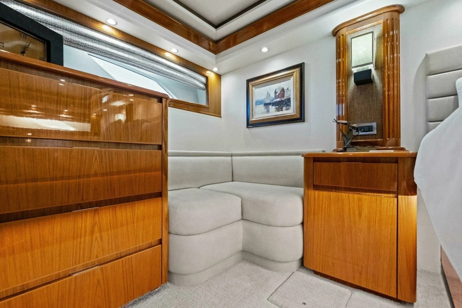 2012 Viking 82 Convertible - Image 27