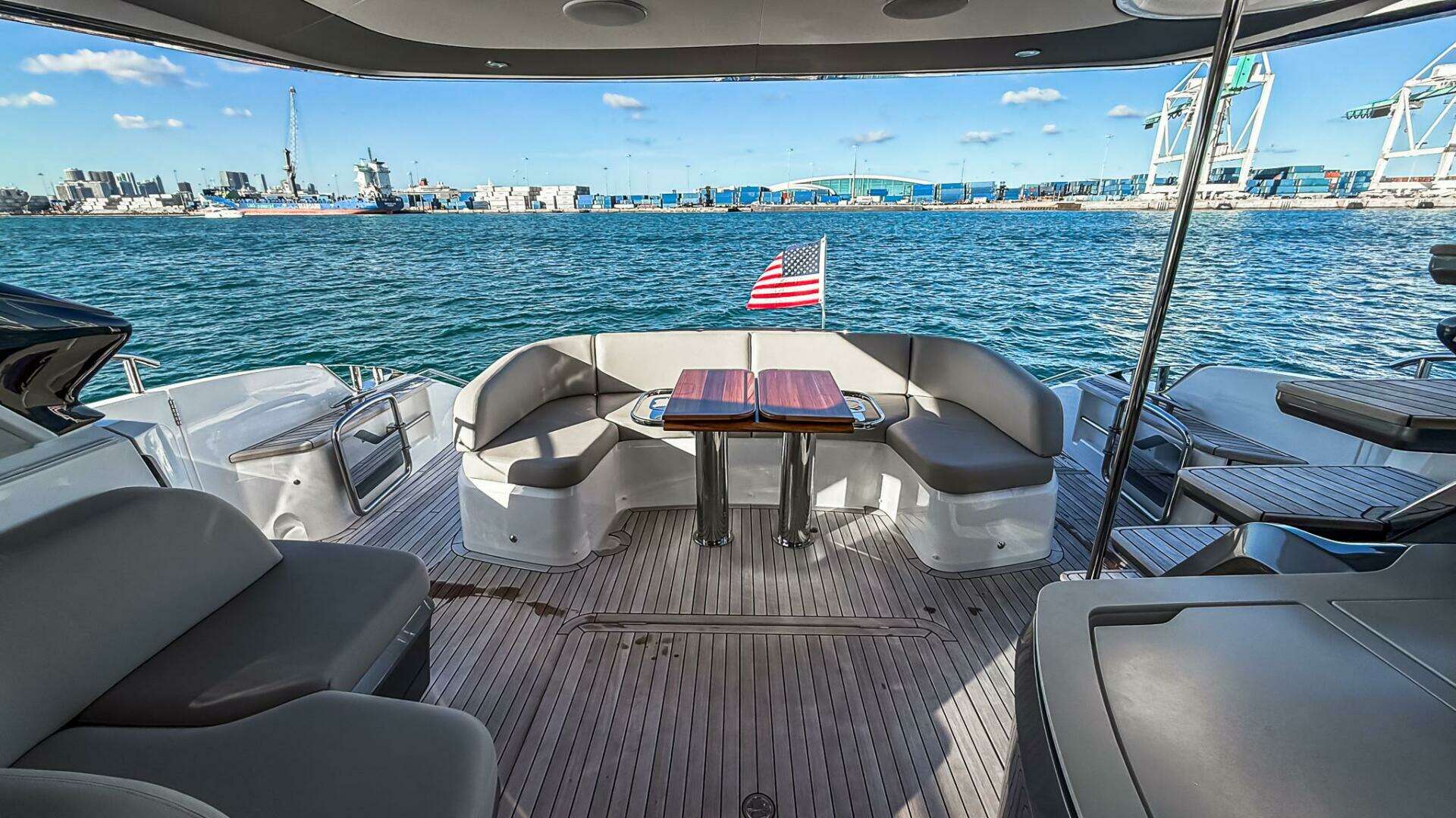 2026 Princess S65 Sportbridge - Image 19