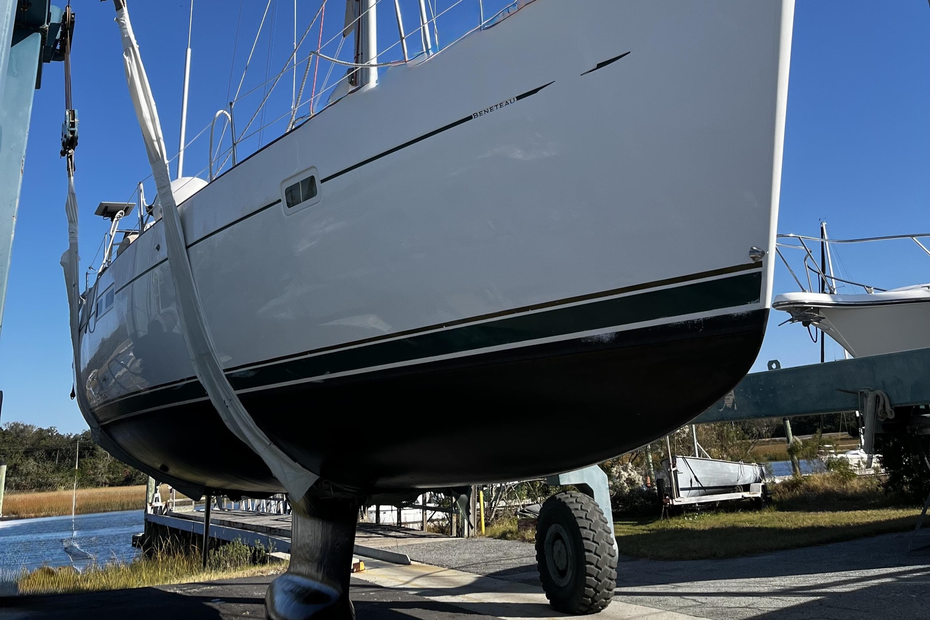 2001 Beneteau 473 sailboat on a lift, showcasing hull and keel design.