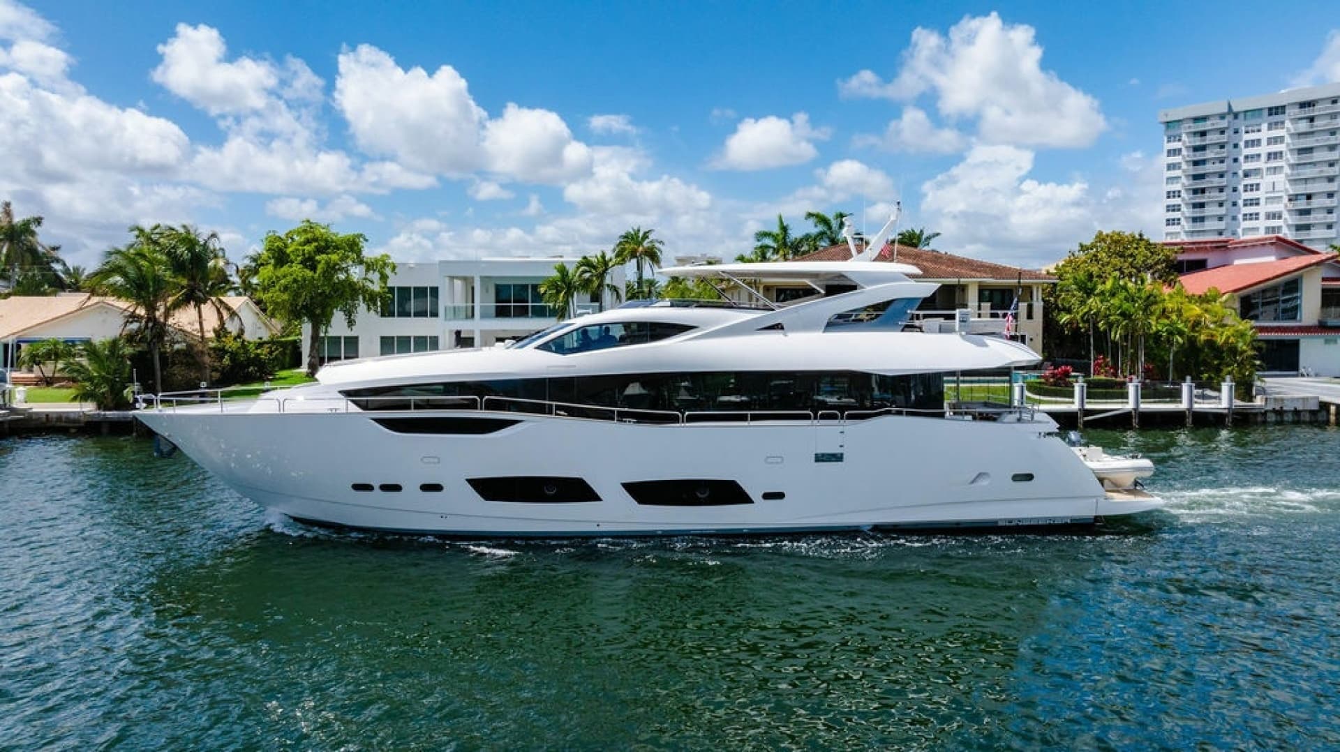 2019 Sunseeker 95 Motor Yacht - Image 5