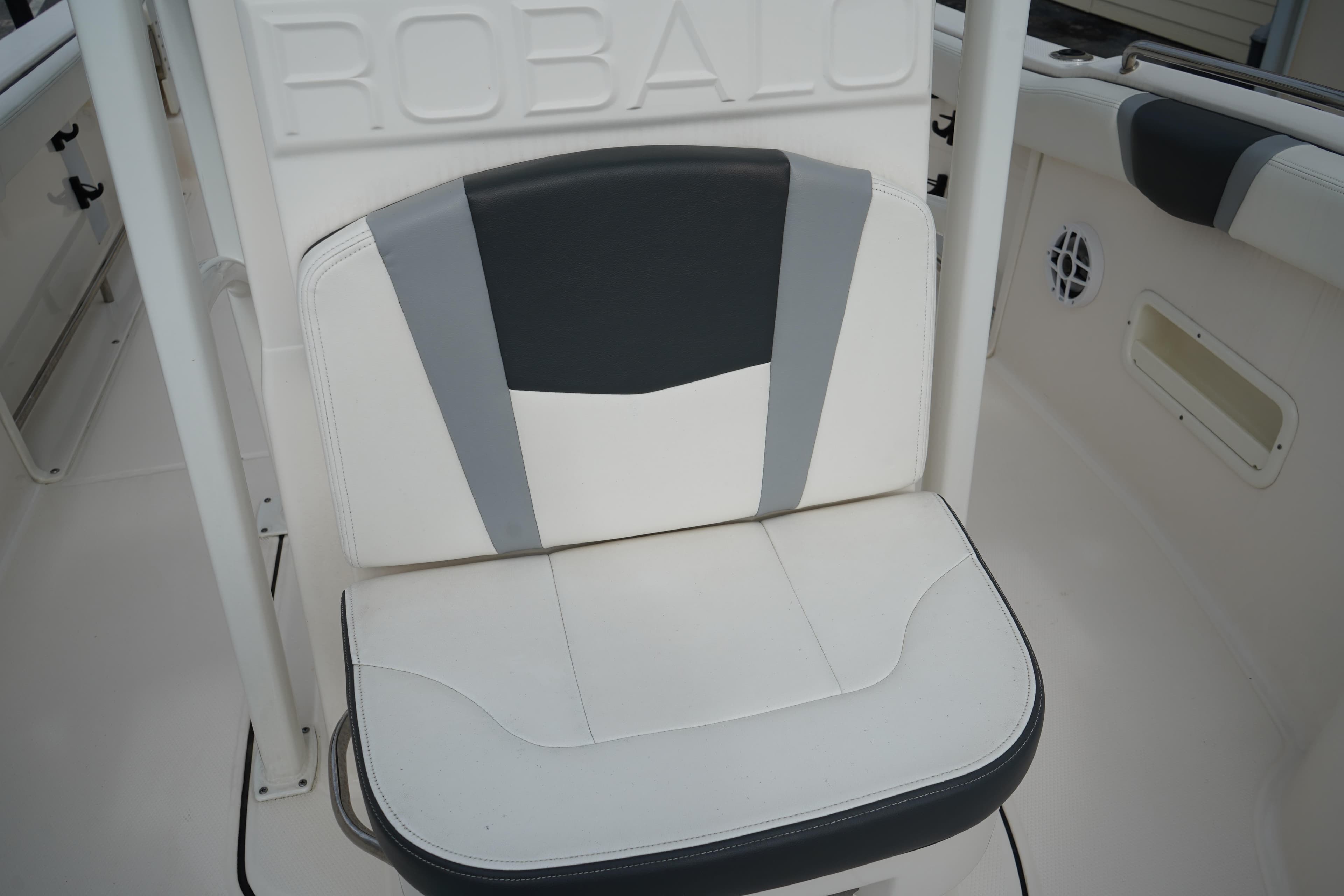 2023 Robalo R222 Center Console boat seat with stylish white and gray upholstery.