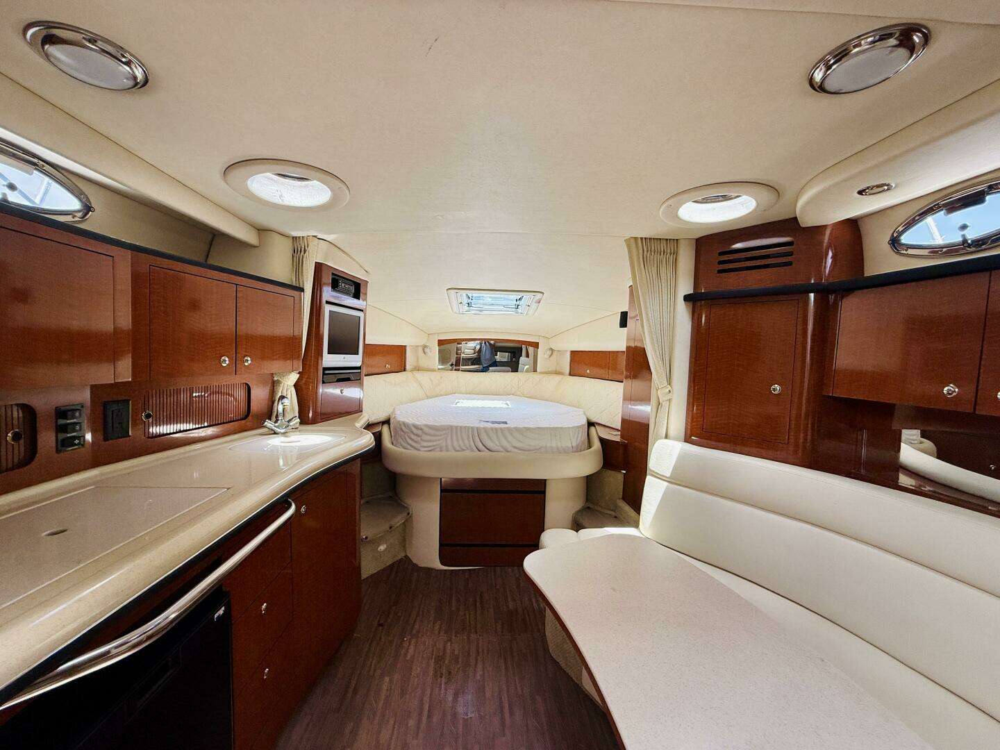 2004 Sea Ray 320 Sundancer - Image 20