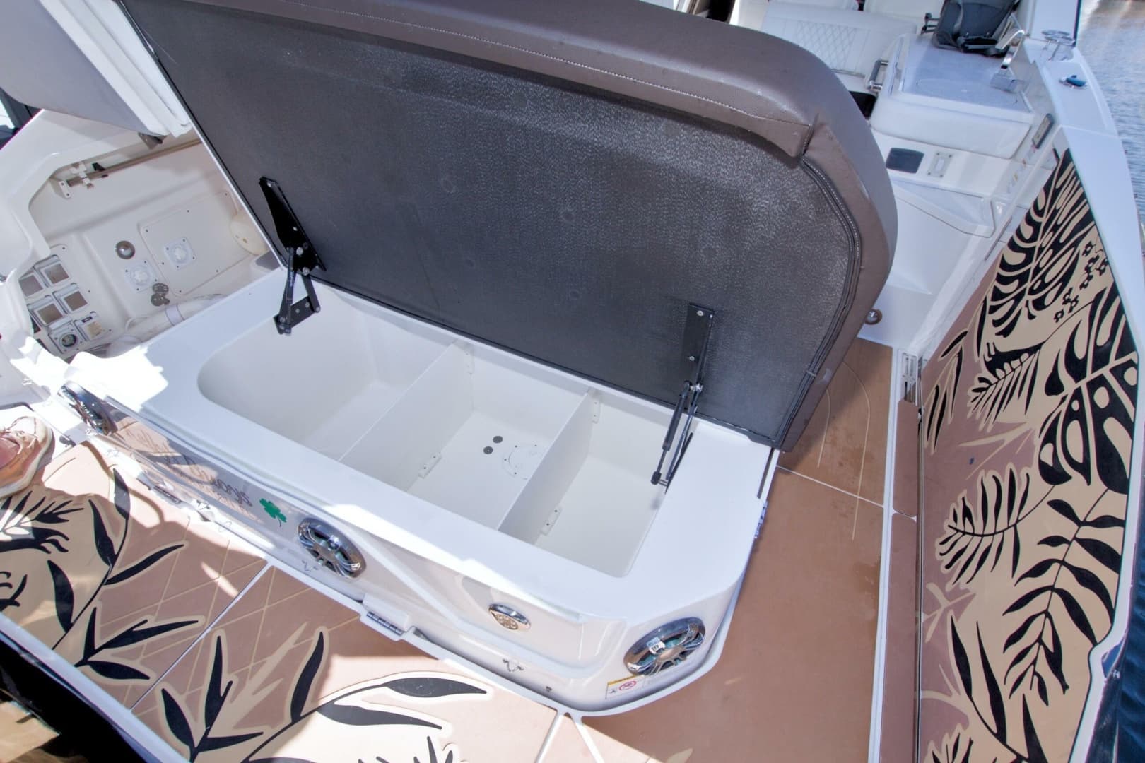 2021 Sea Ray SLX 400 Outboard - Image 71