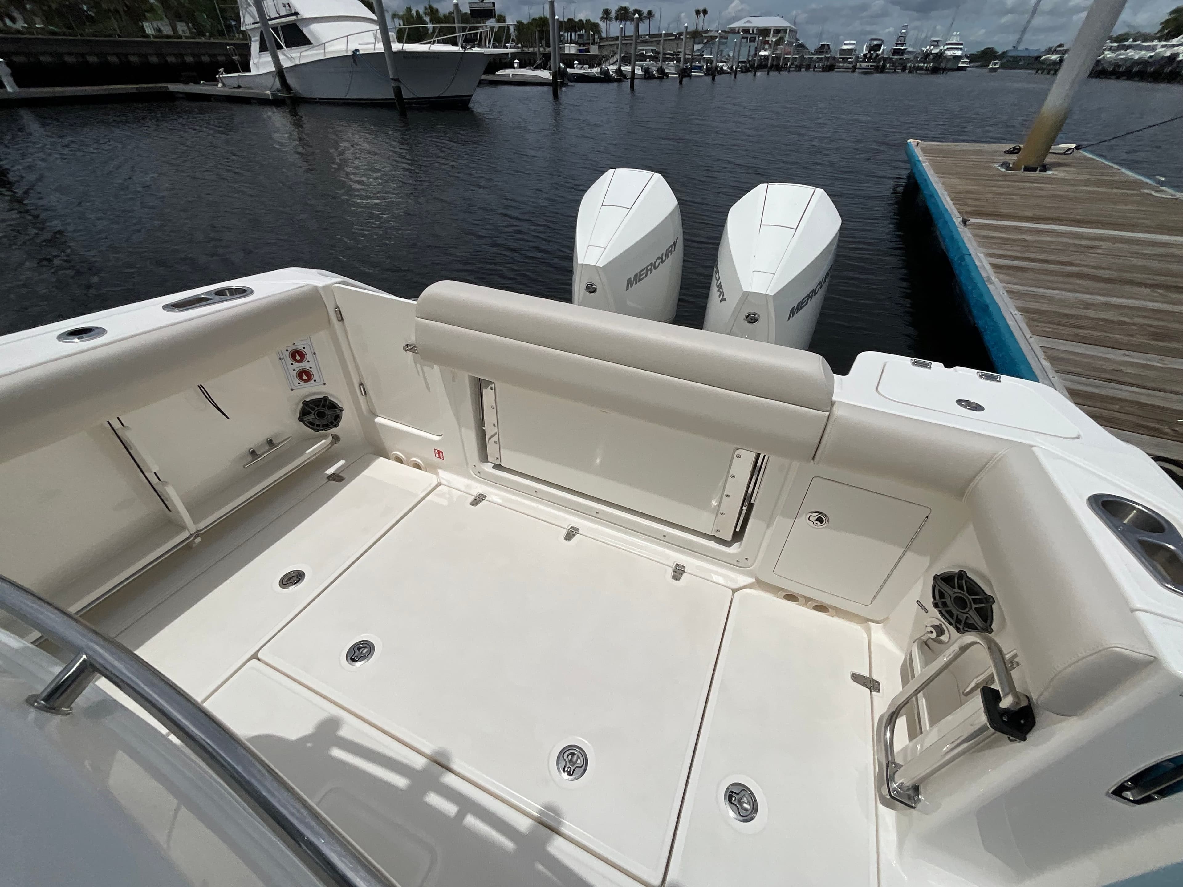 2026 Boston Whaler 280 Outrage - 23