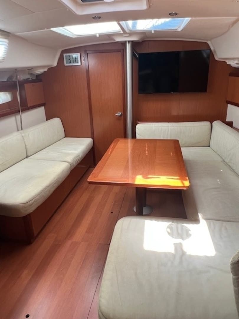 2009 Beneteau Oceanis 43 - Image 22