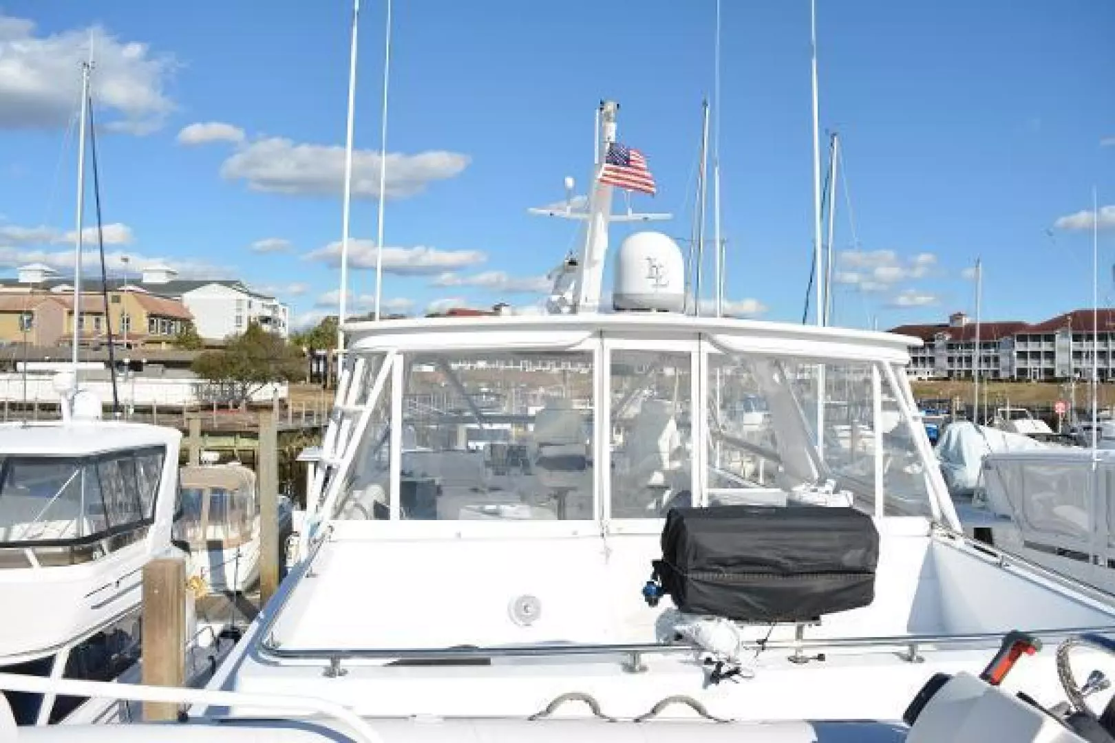 1989 Viking Motor Yacht - Image 31