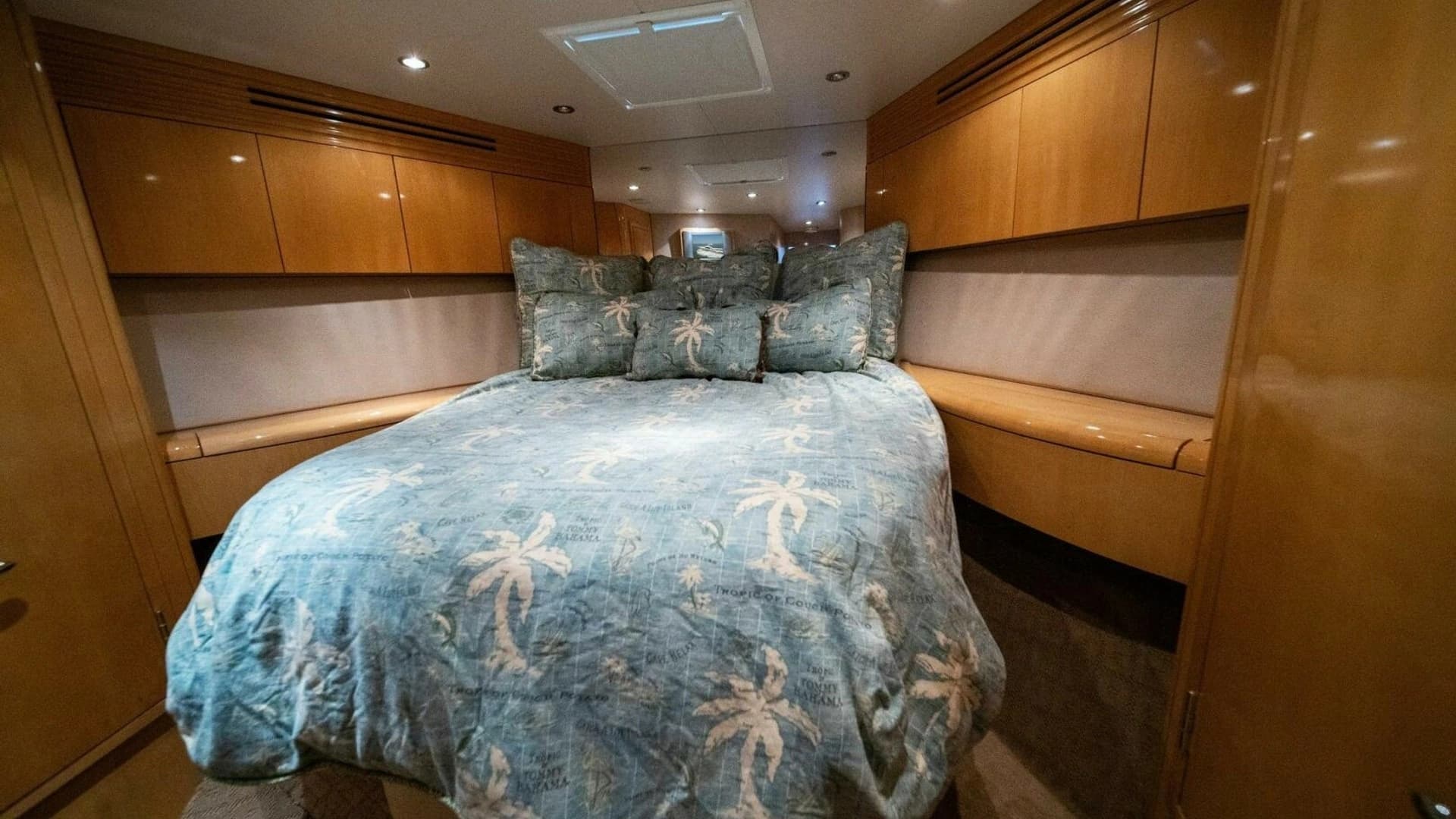 2003 Hatteras 54 Convertible - Image 29