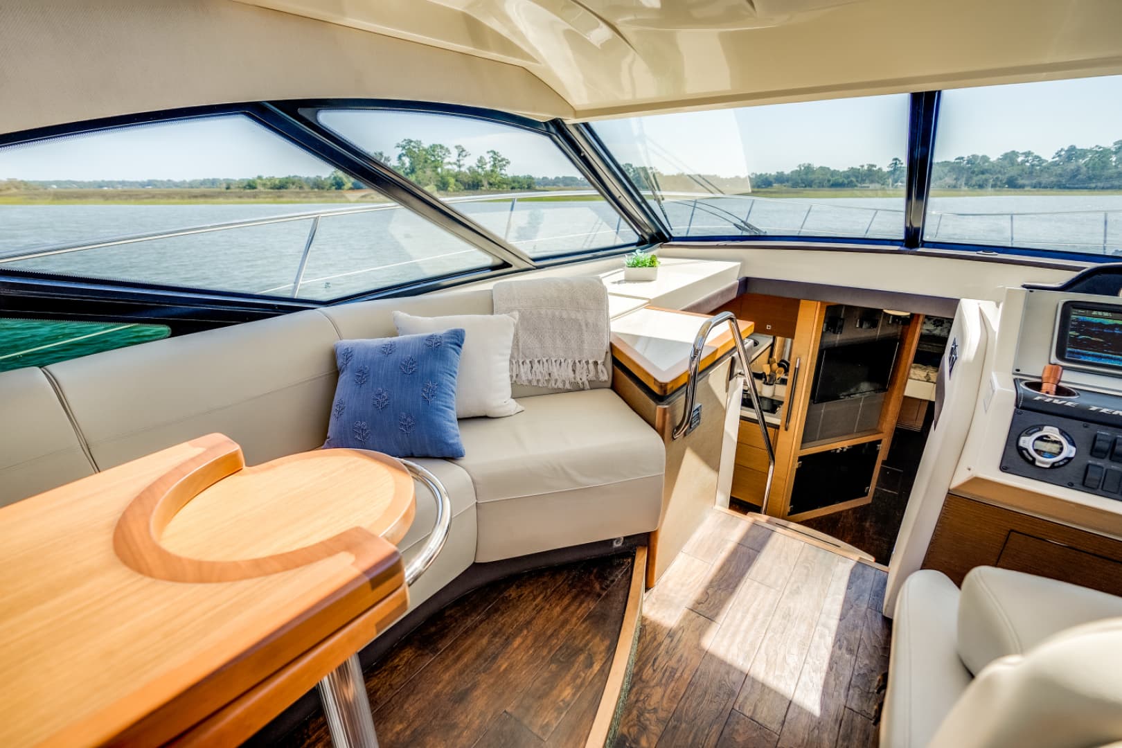 2013 Sea Ray 510 SUNDANCER - Image 68