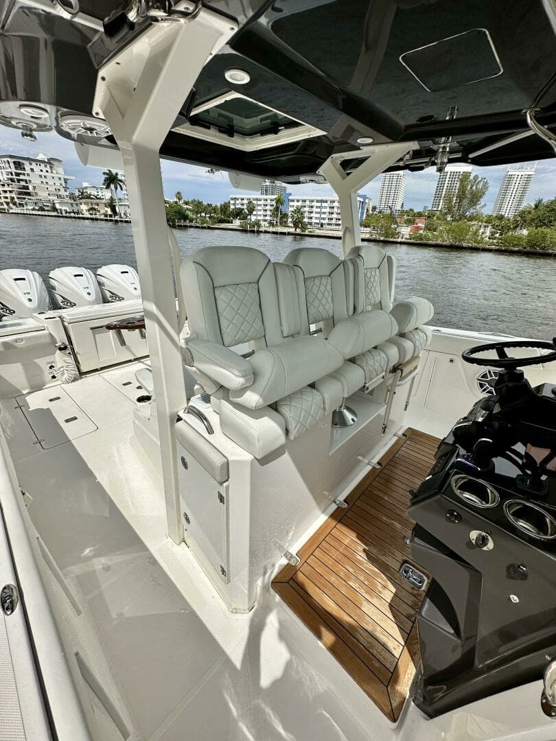 2022 Pursuit 378 - Image 7