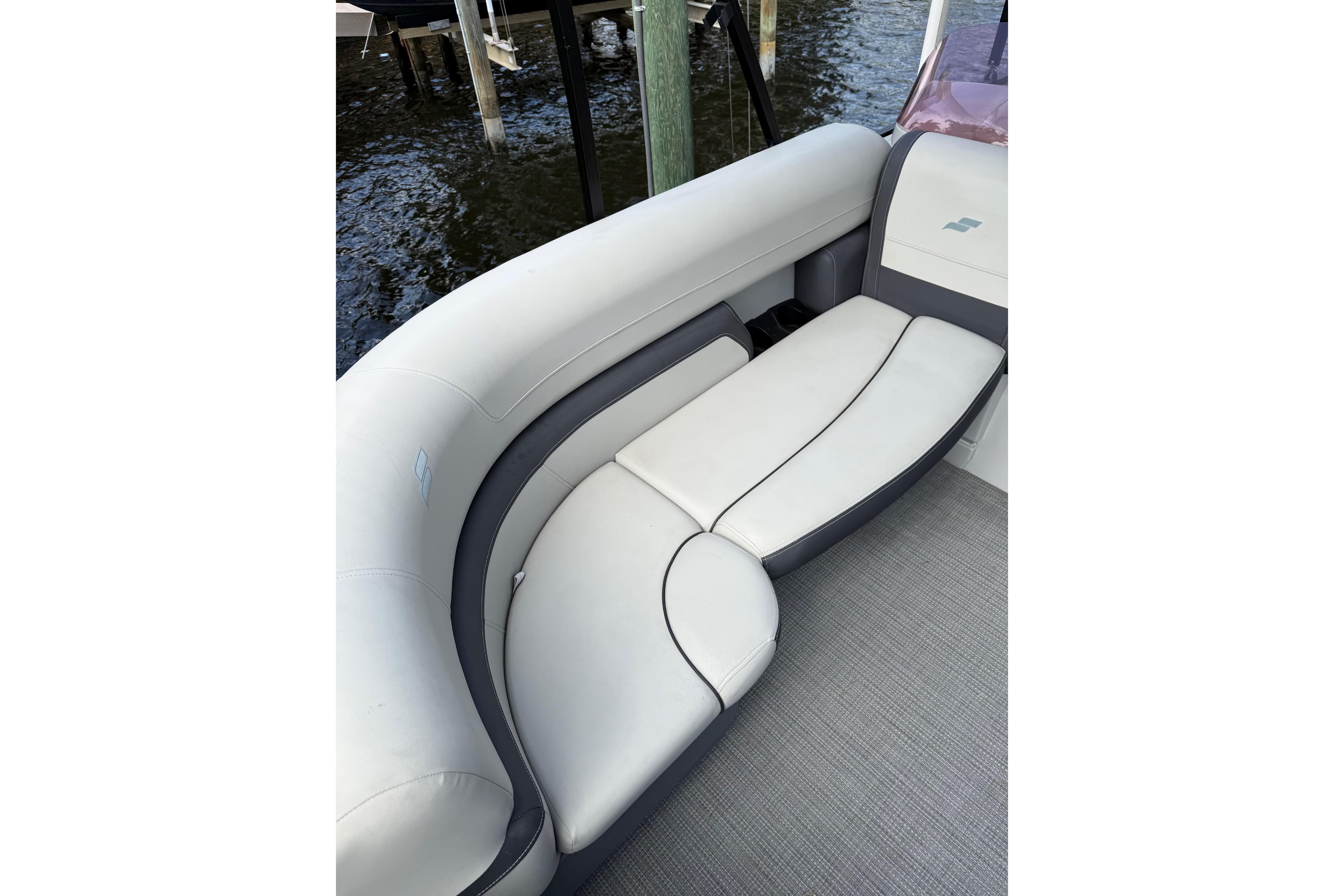 Luxurious seating on 2023 Starcraft EXS 3 Q boat, featuring elegant white and gray upholstery.