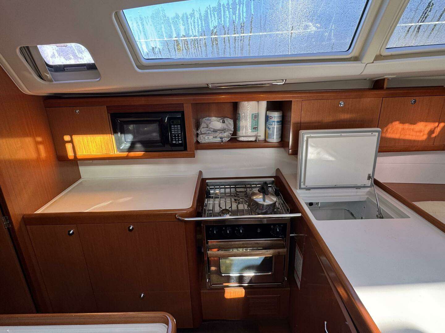2009 Beneteau 49 - Image 12