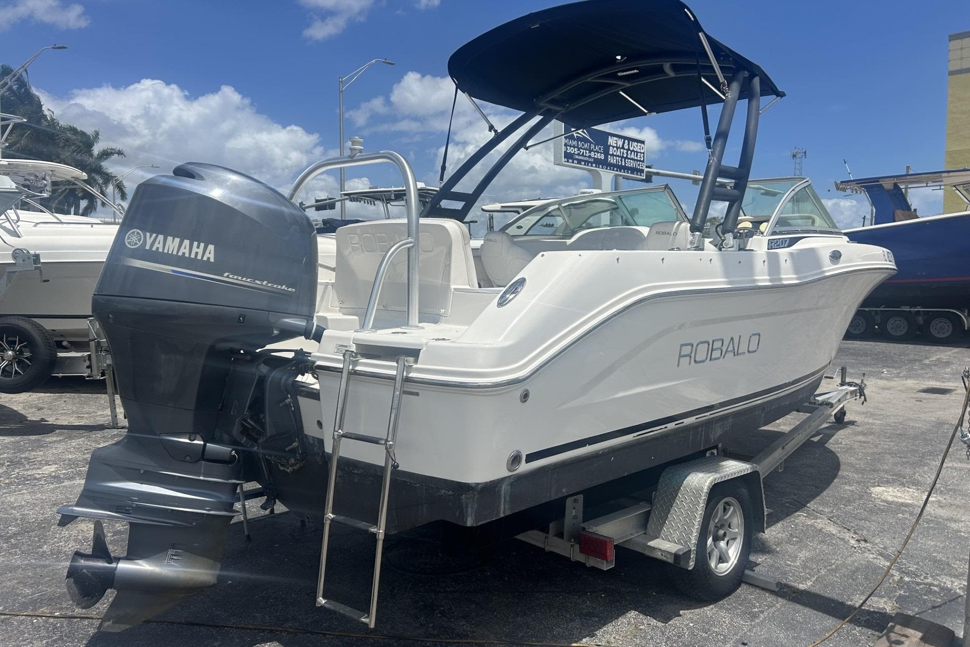2014 Robalo R207 Dual Console boat with Yamaha engine on trailer.