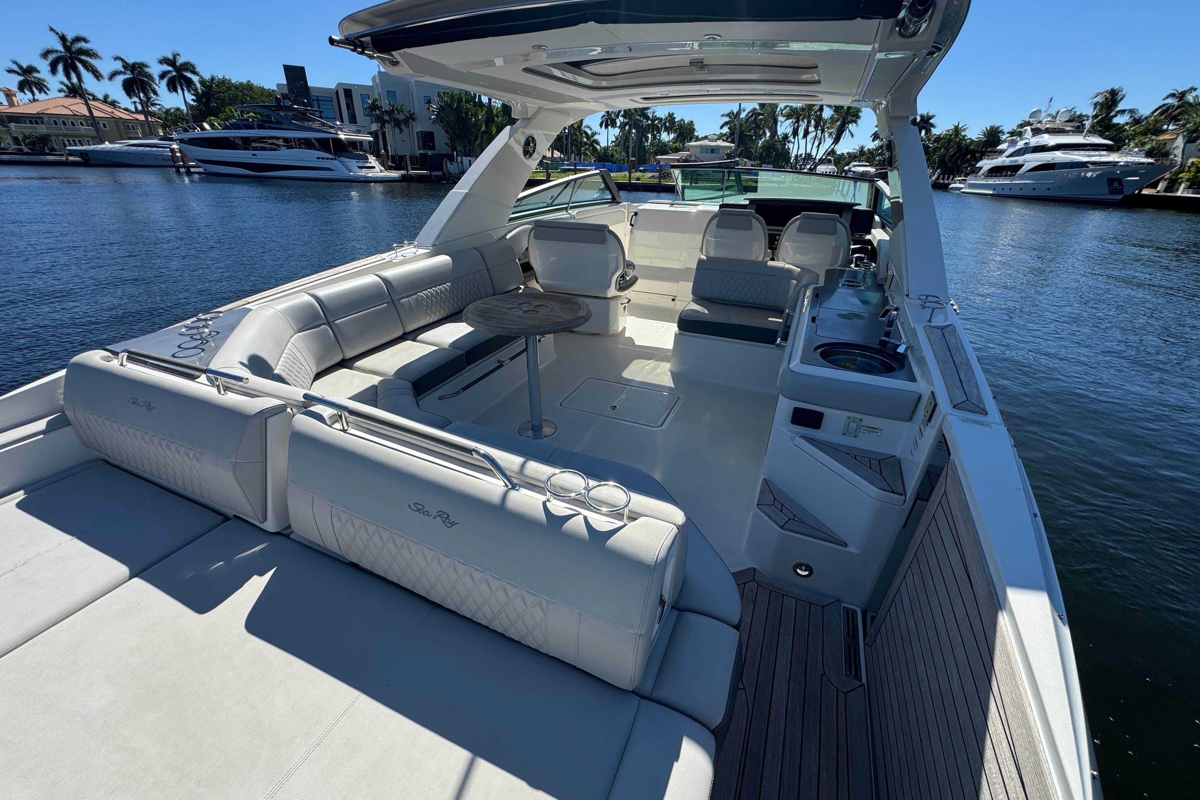 2022 Sea Ray SLX 400 Outboard luxury boat interior with spacious seating and sleek design.