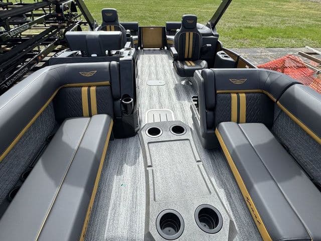 2026 Bennington M Quad Bench 24 MFB - 23