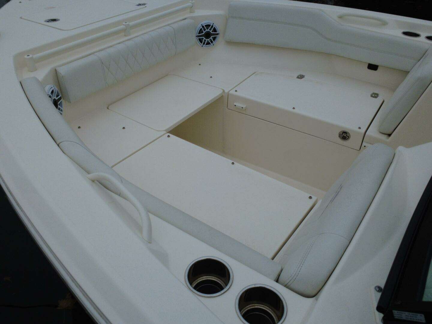 2024 Cobia 240 DC - Image 15