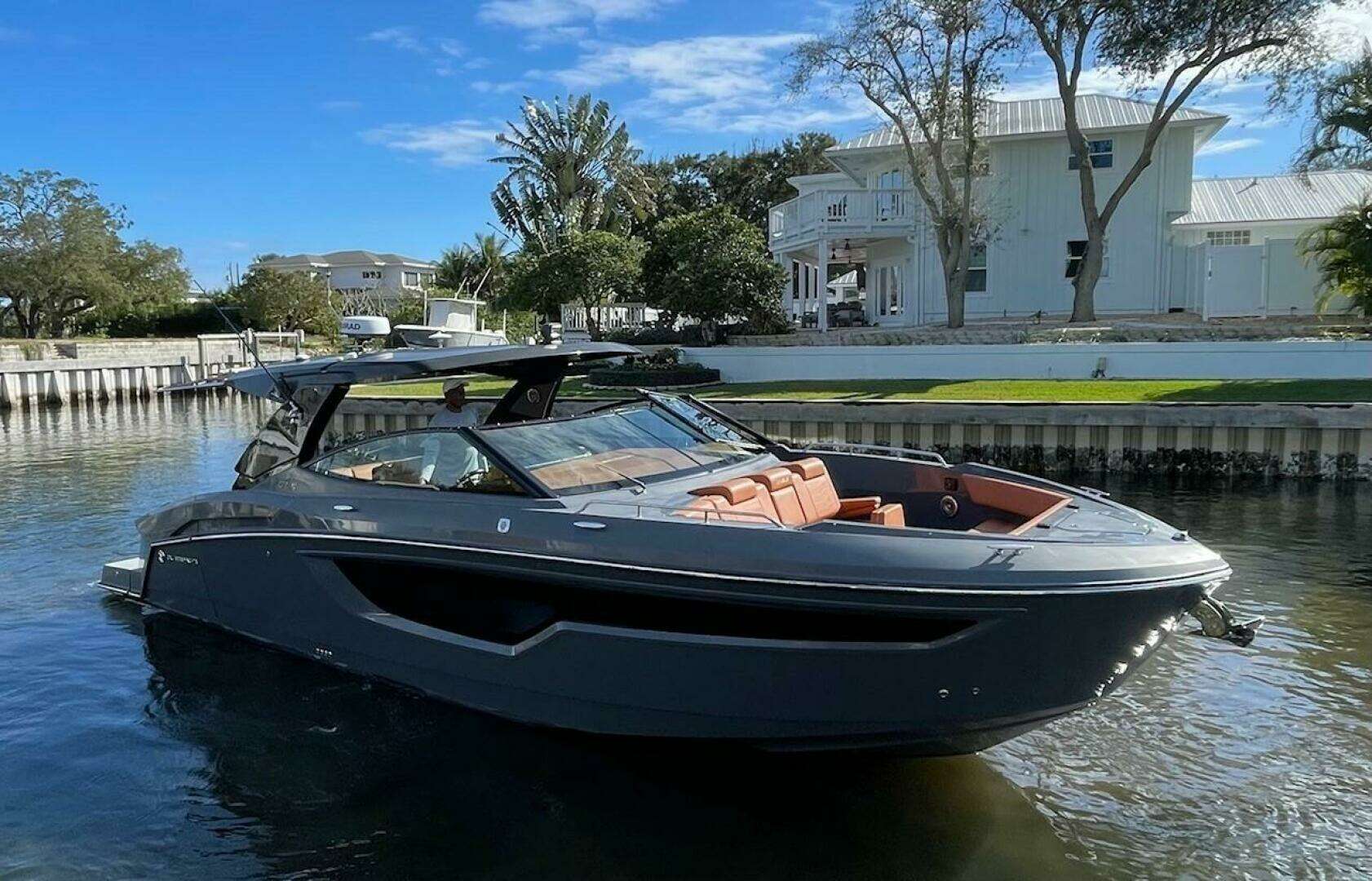 2023 Cruisers Yachts 38 GLS - Image 3