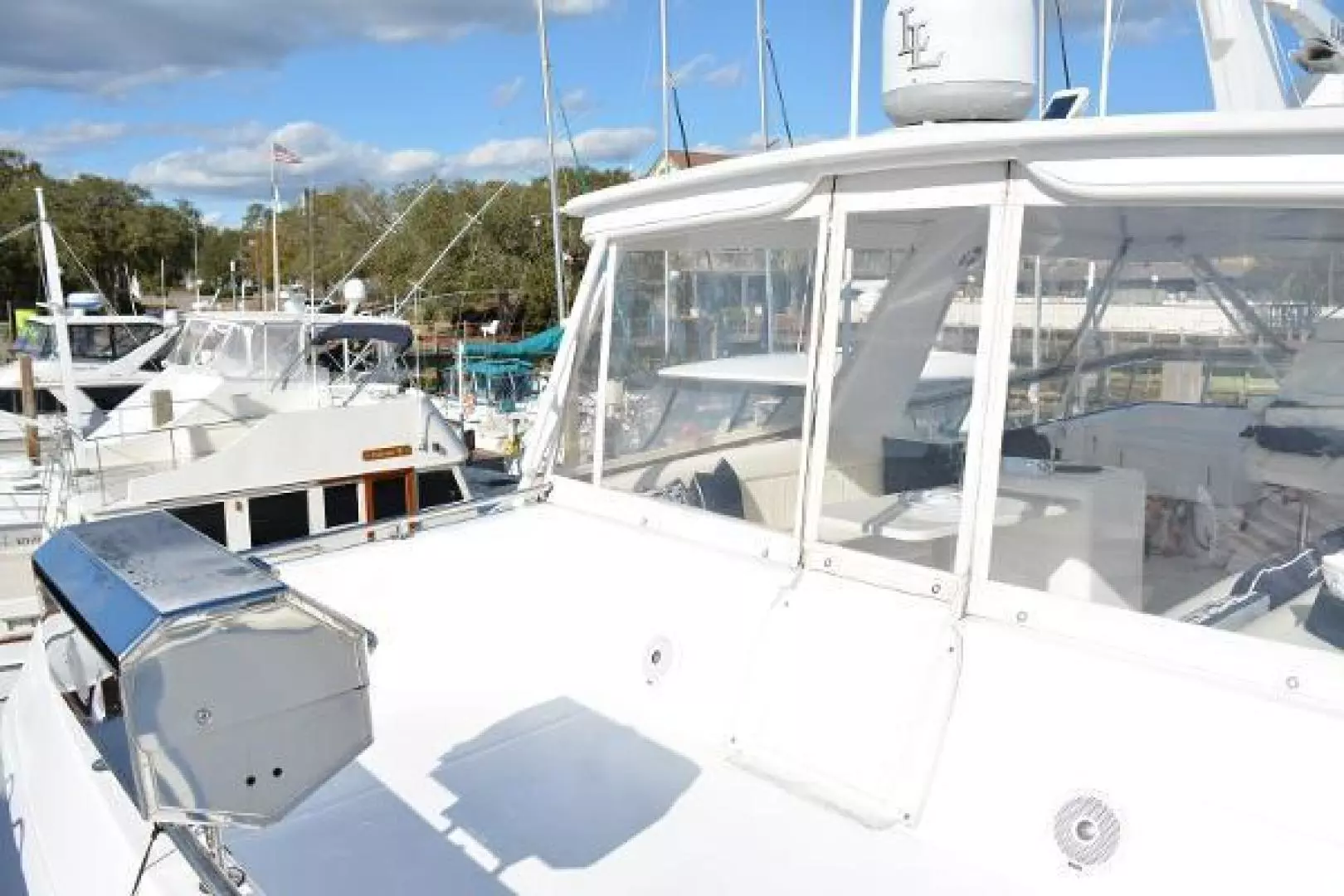 1989 Viking Motor Yacht - Image 30