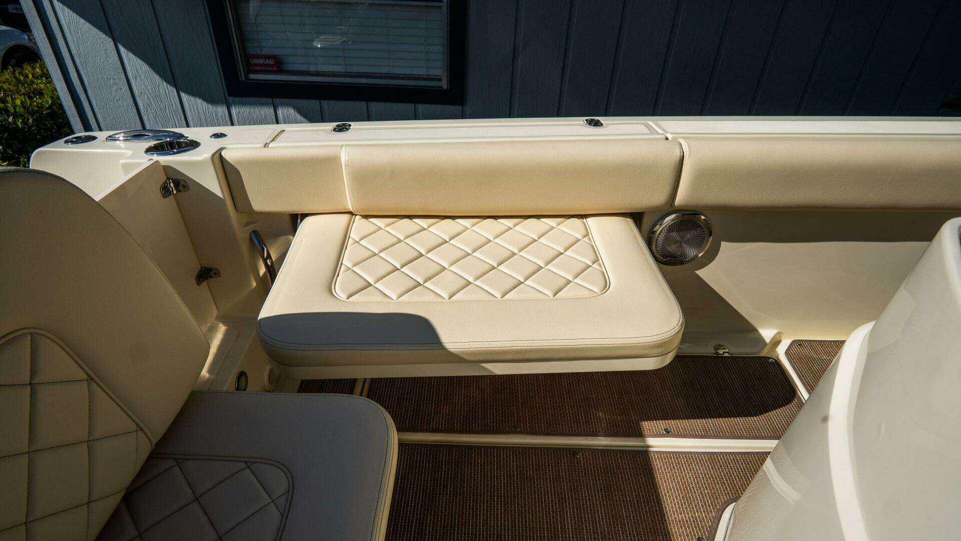 2025 Chris-Craft Catalina - Image 11
