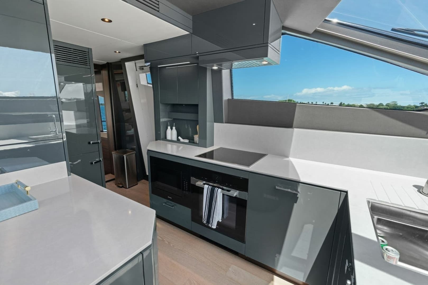 2026 Sunseeker 88 Yacht - Image 54
