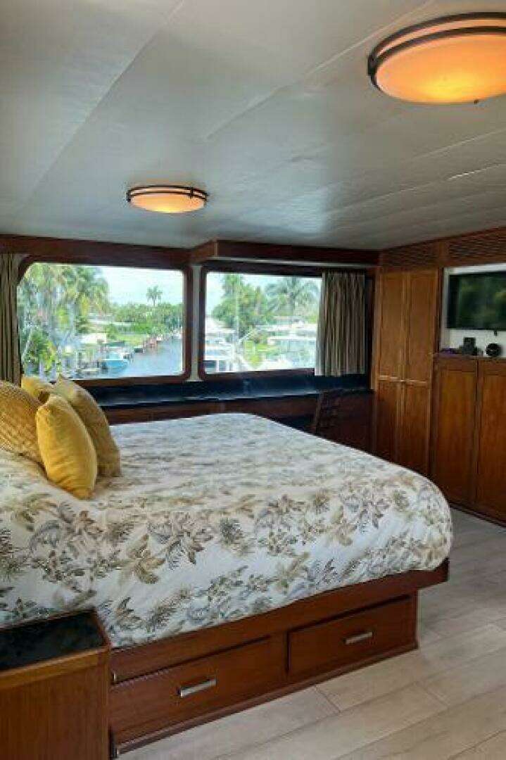 1983 Knight & Carver Custom Trideck - Image 20