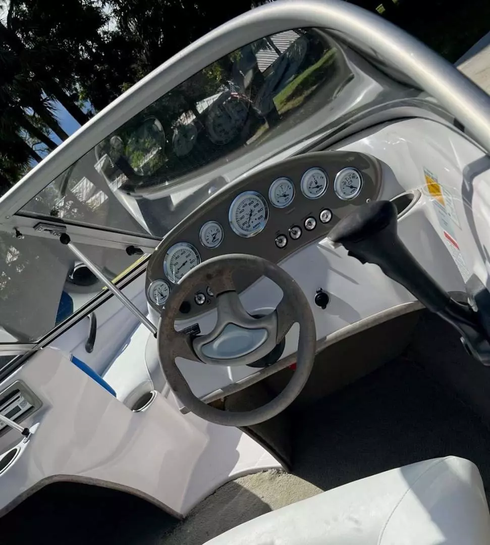 2005 Tahoe T18 Ski Boat - Image 10