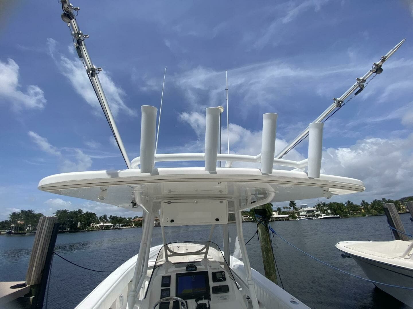 2006 Intrepid 370 - Image 31