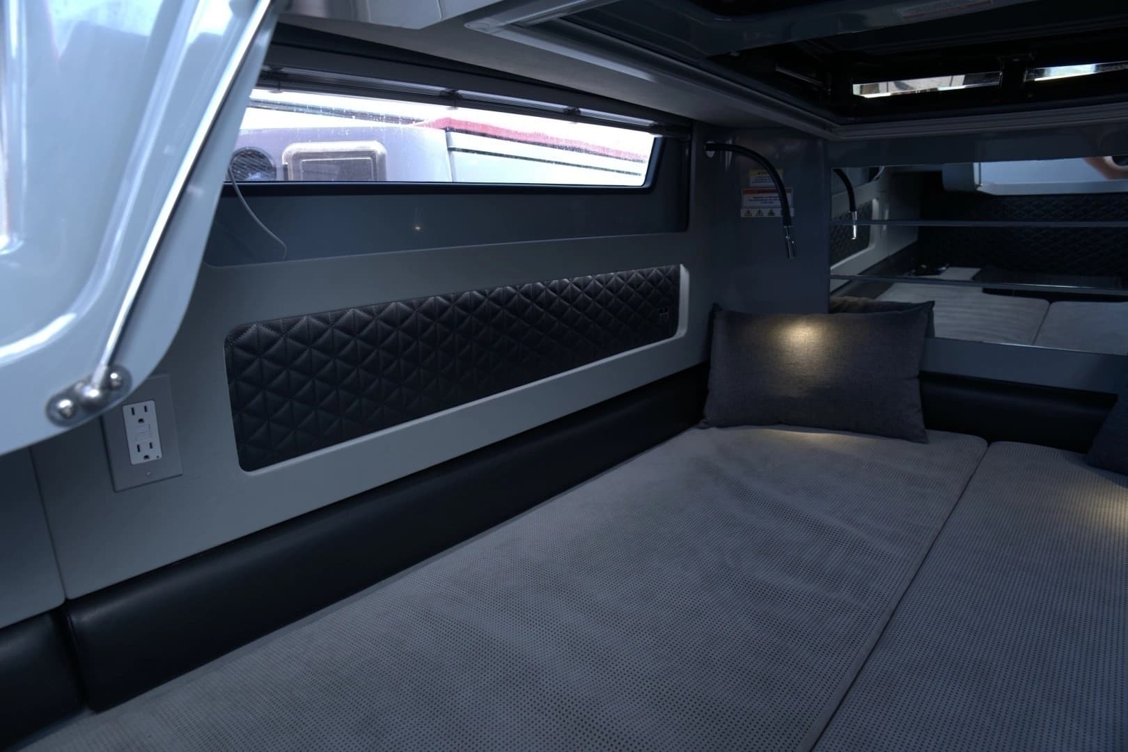 2023 Axopar 31 Brabus Shadow 500 - Image 12