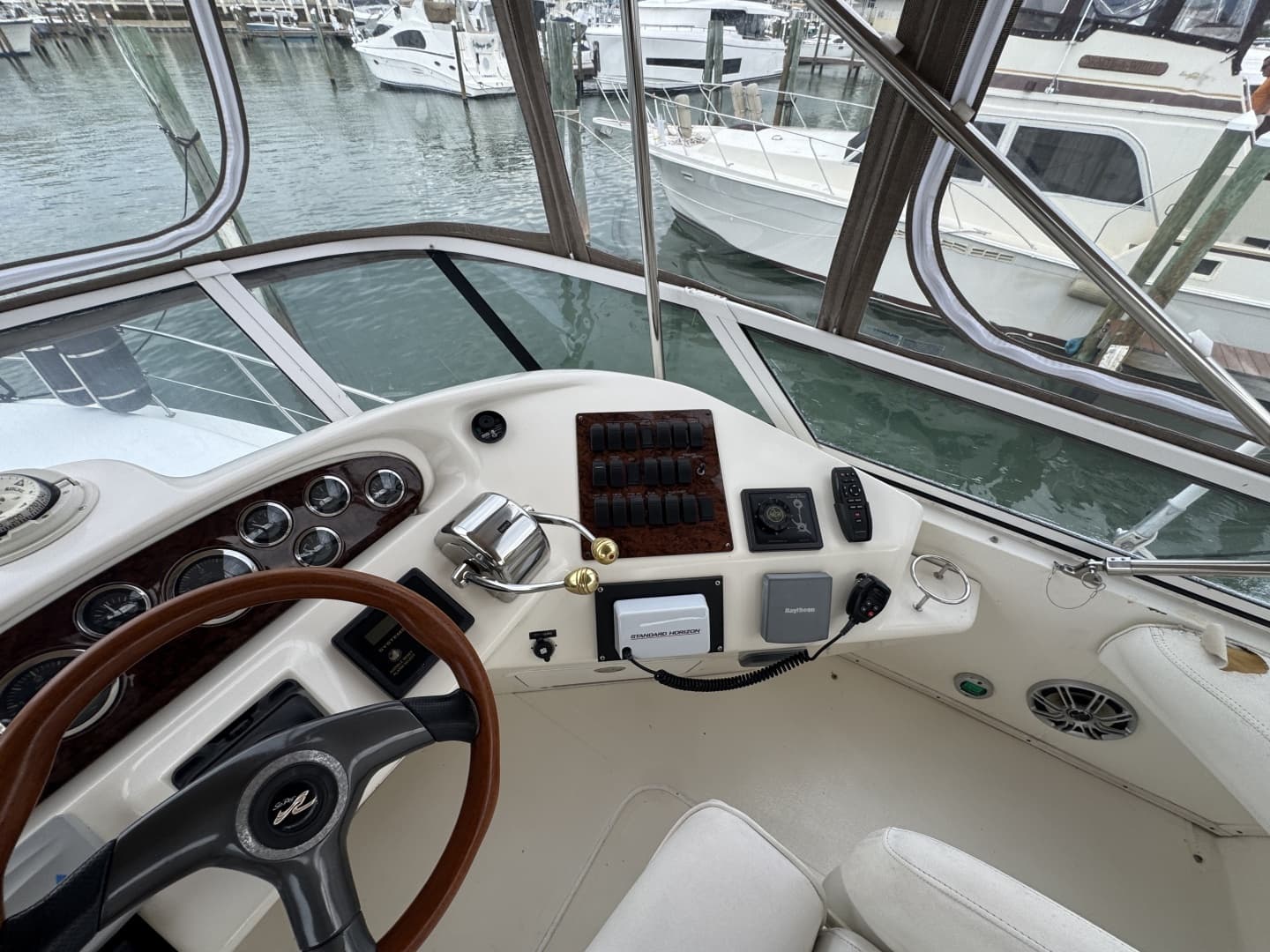 2001 Sea Ray 380 Aft Cabin - Image 27