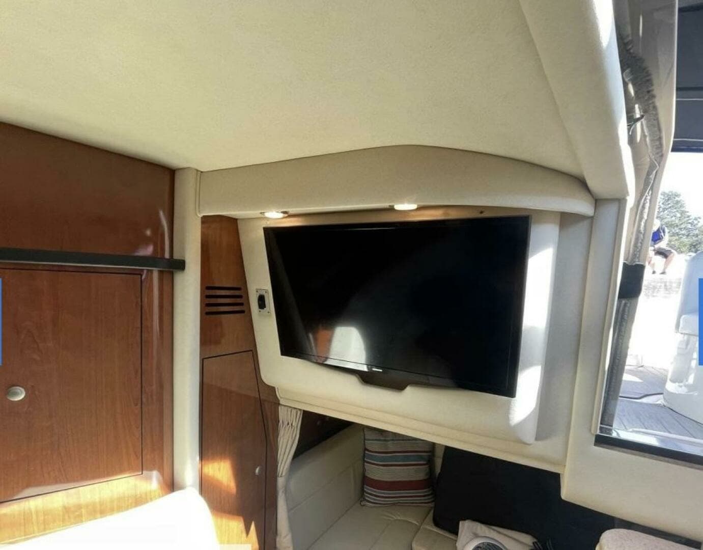 2007 Sea Ray 320 Sundancer - Image 13