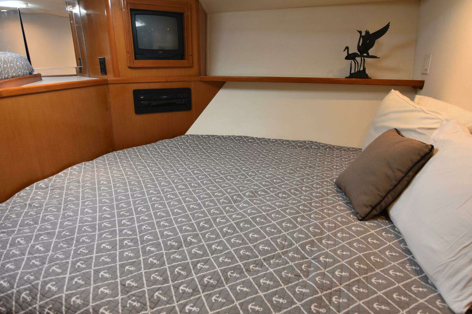 1999 Viking 58 Convertible - Image 28