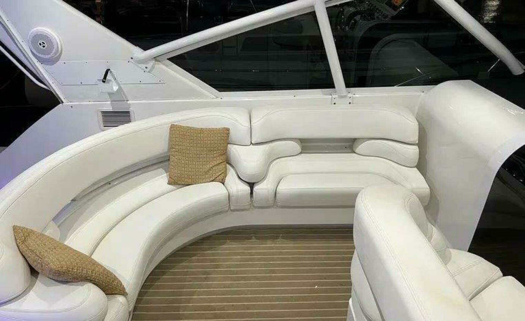 1996 Hatteras 39 Sport Express - Image 6