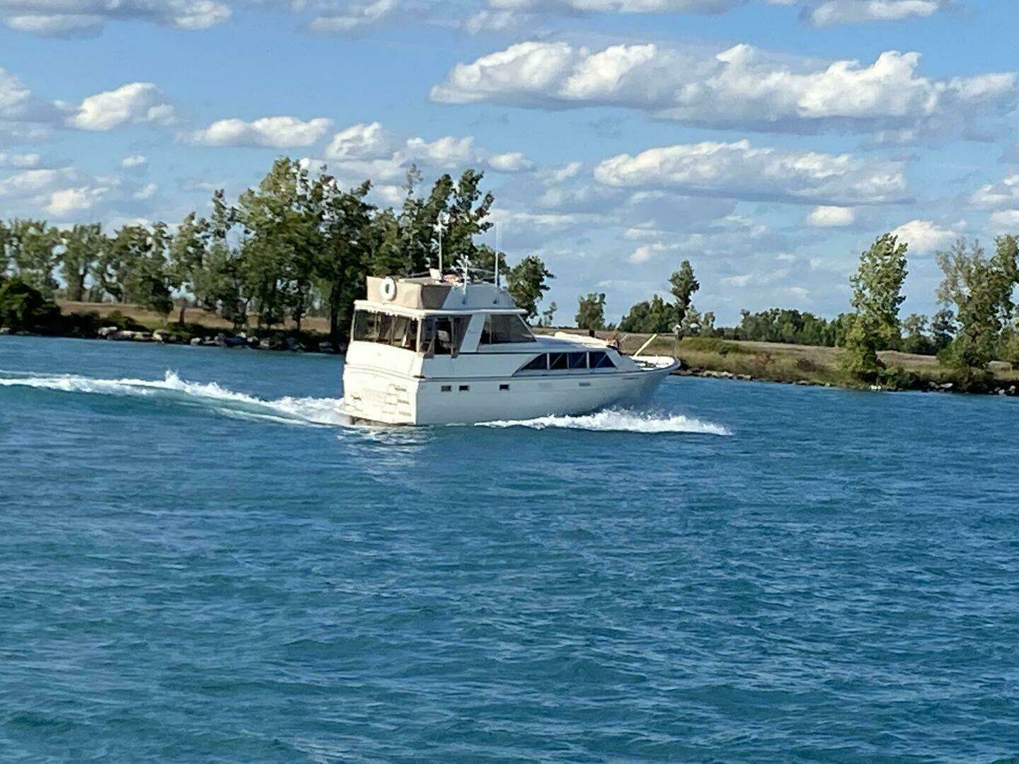 1986 Egg Harbor 40 Motor Yacht - Image 2